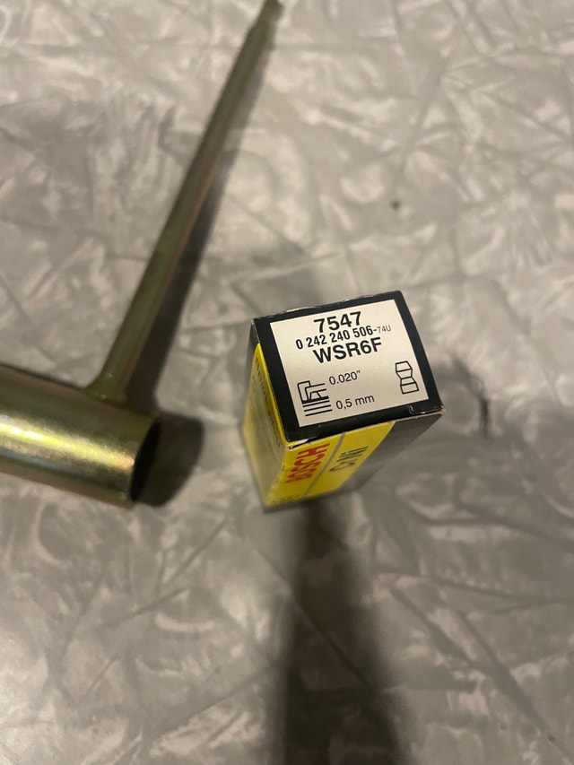 New lawn mower spark plug Bosch 7547 WRS6F