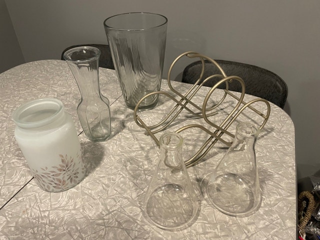 3 vases, 2 beakers and a wine rack