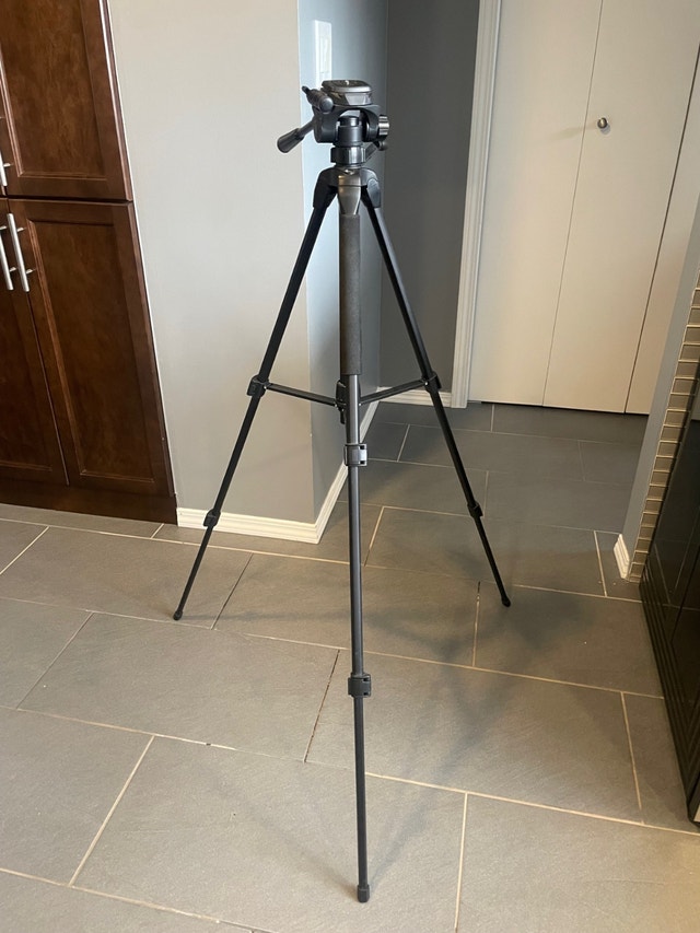 Insignia NS-TRP58 camera tripod