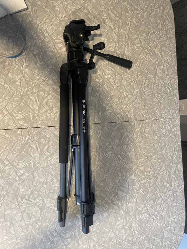 Insignia NS-TRP58 camera tripod - photo 3