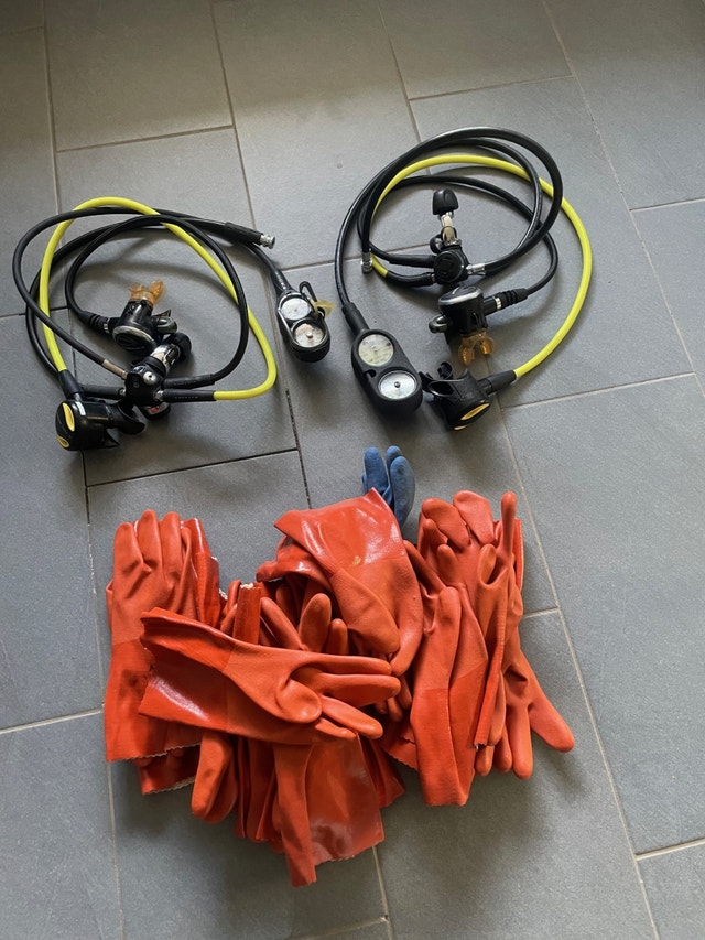 Scuba Diving regulator and replacement dry gloves