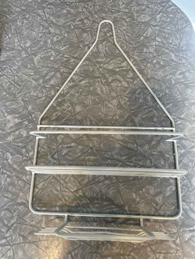 Wire bathroom rack