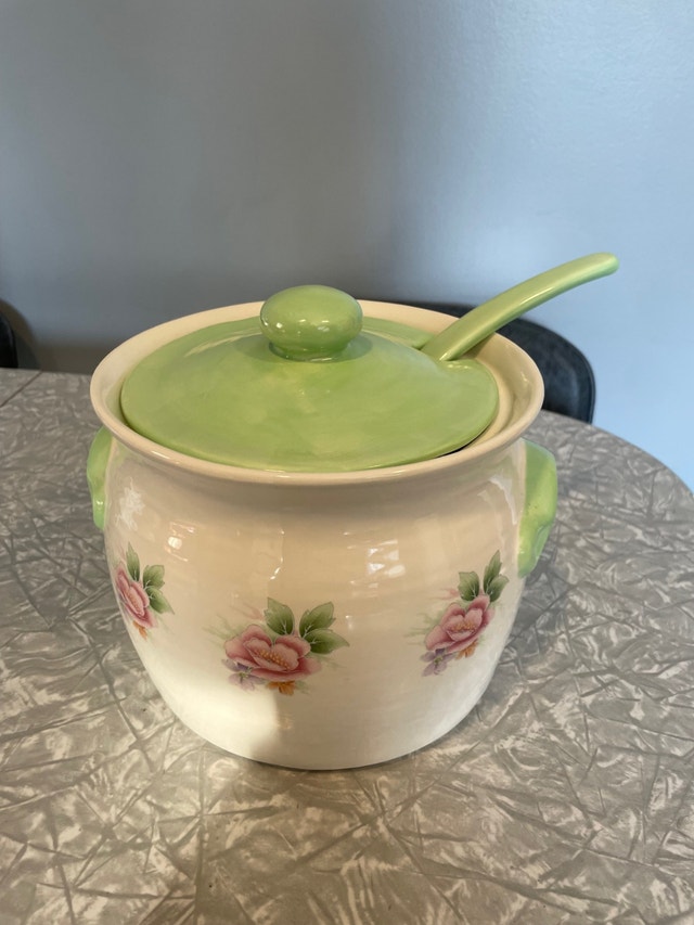 Ceramic Decorative Pot with lid and ladle
