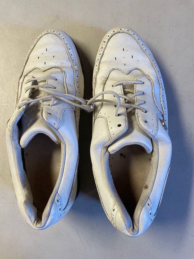 Ladies Size 7 Nike Golf Shoes