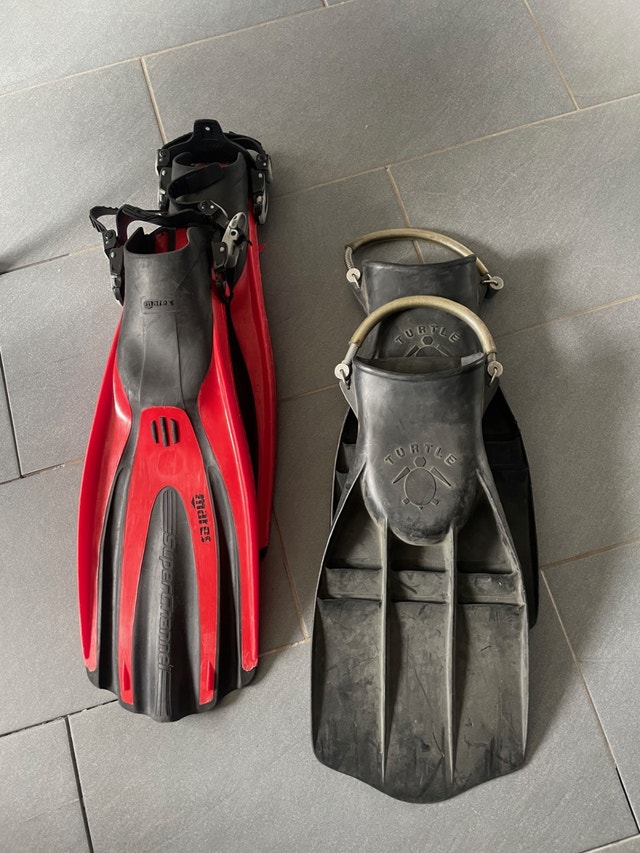 35 pairs of used Scuba diving and belly boat strapped fins