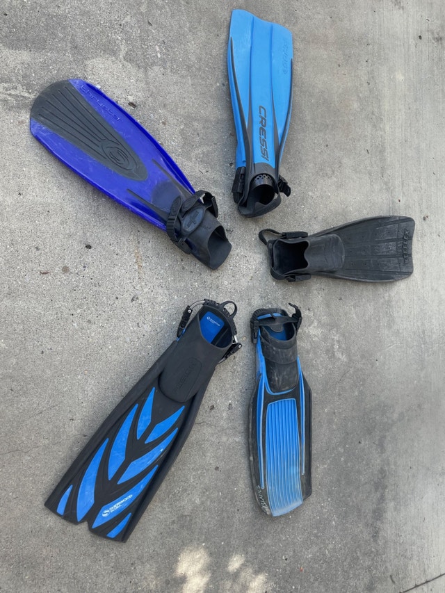 35 pairs of used Scuba diving and belly boat strapped fins - photo 2