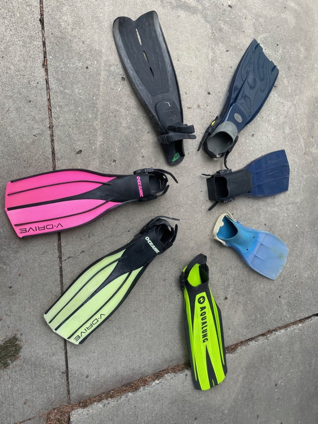 35 pairs of used Scuba diving and belly boat strapped fins - photo 3