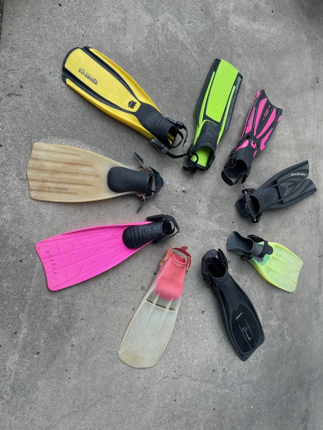 35 pairs of used Scuba diving and belly boat strapped fins - photo 5