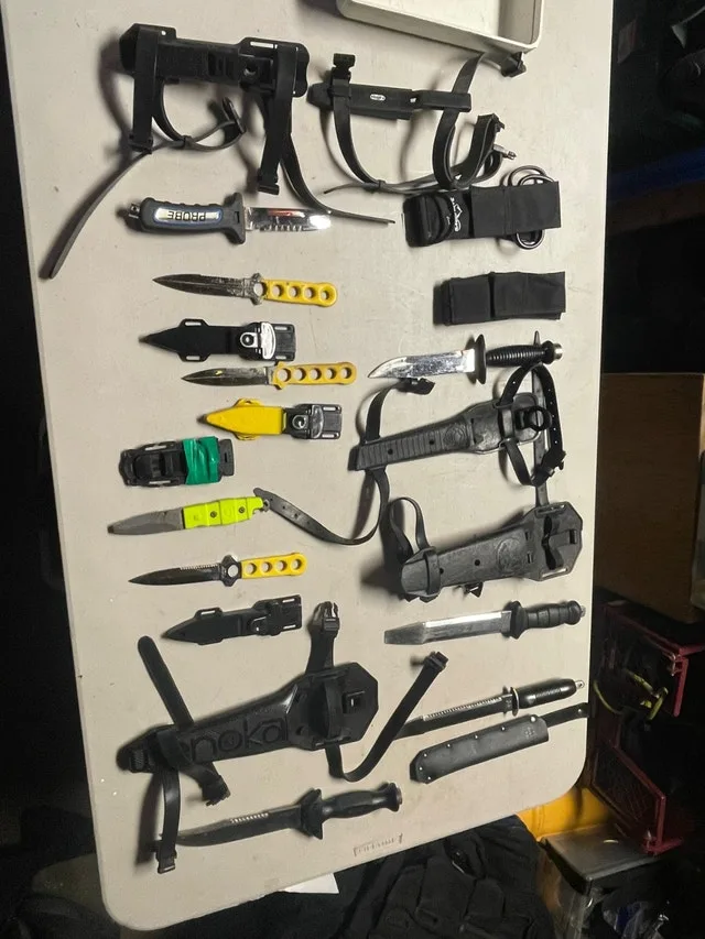 Scuba diving lights, cutting devices and flags with floats - photo 3