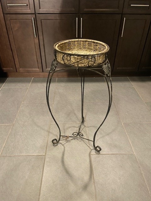 Metal decorative stand with wicker basket