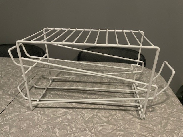 Beer or pop can dispensing metal rack