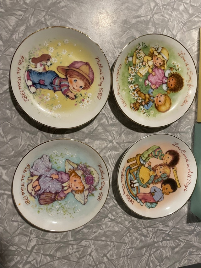 4 Avon Mothers Day 5 inch plates - photo 2