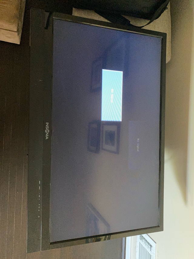 TV flat screen 32” Insignia