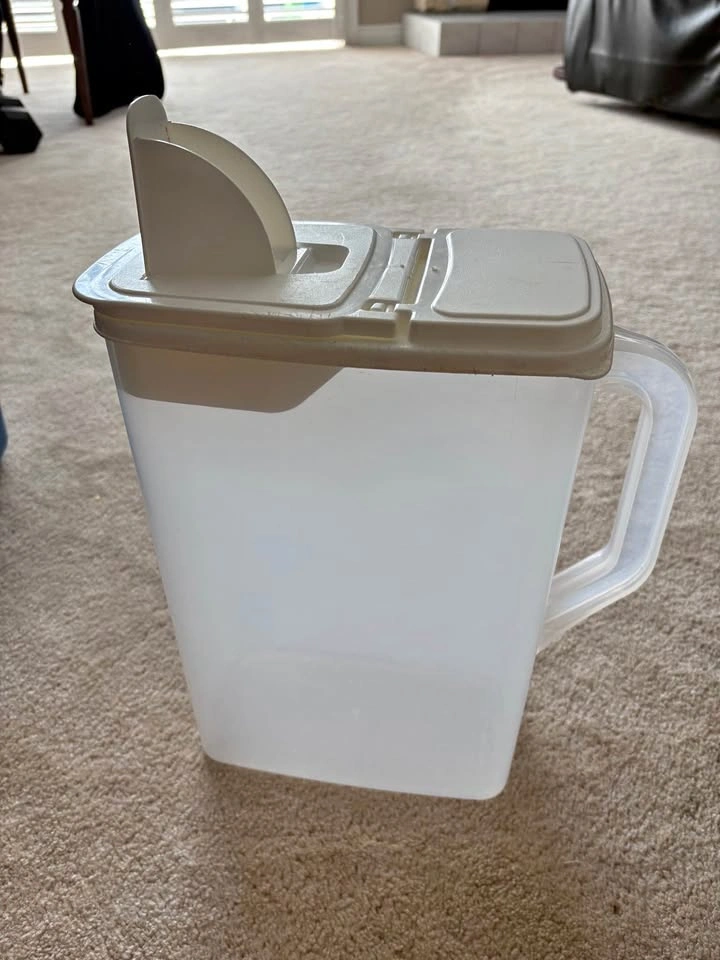 Pet Food Container Dispenser USED