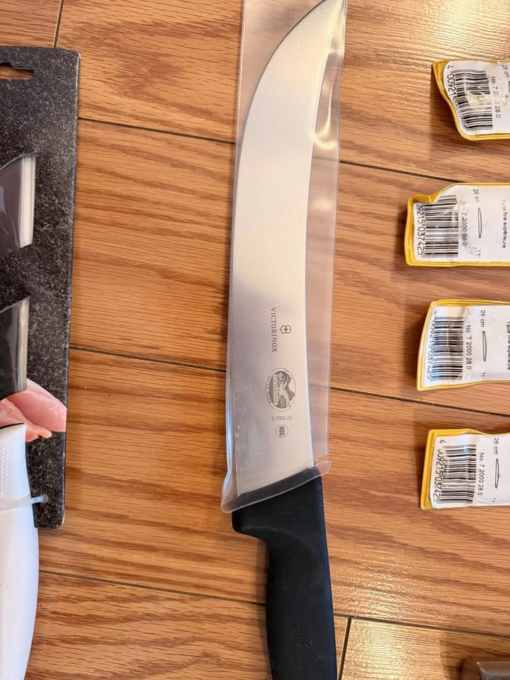 Professional Butcher/Restaurant Knives: Victorinox / Mercer / Cl - photo 3