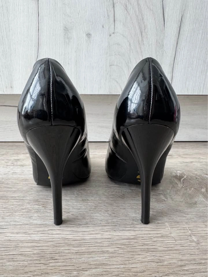 NEW — G by Guess patent leather heels — women’s 7 - photo 2