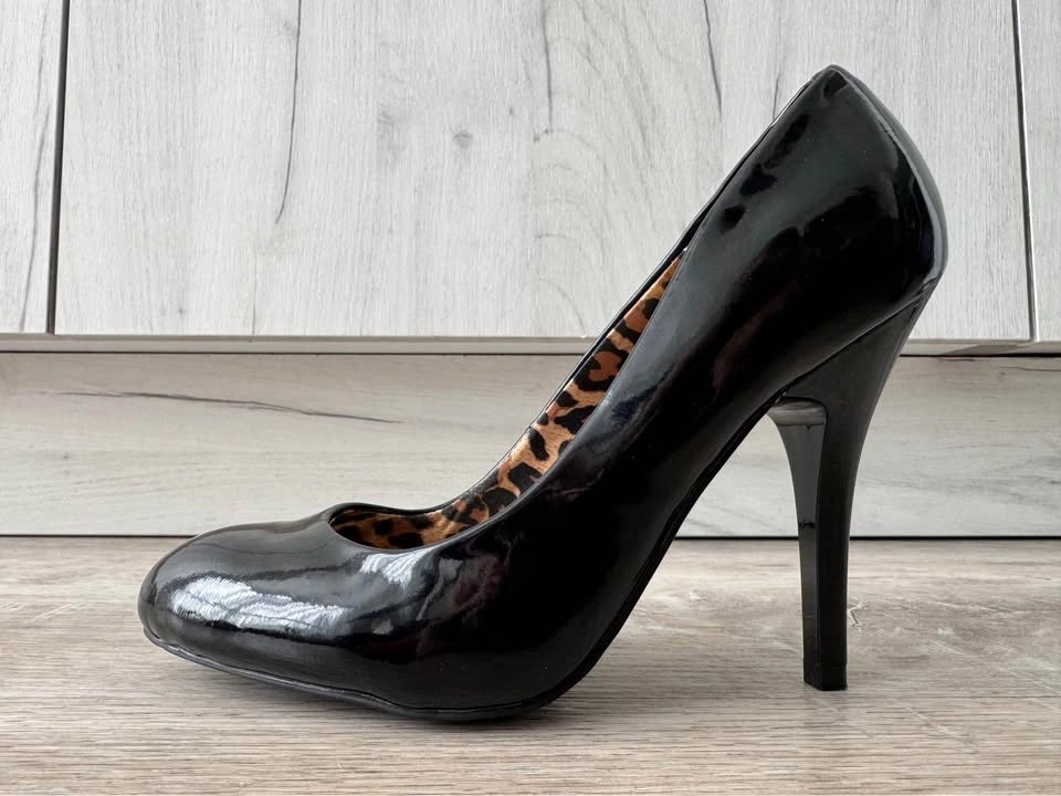 NEW — G by Guess patent leather heels — women’s 7 - photo 3