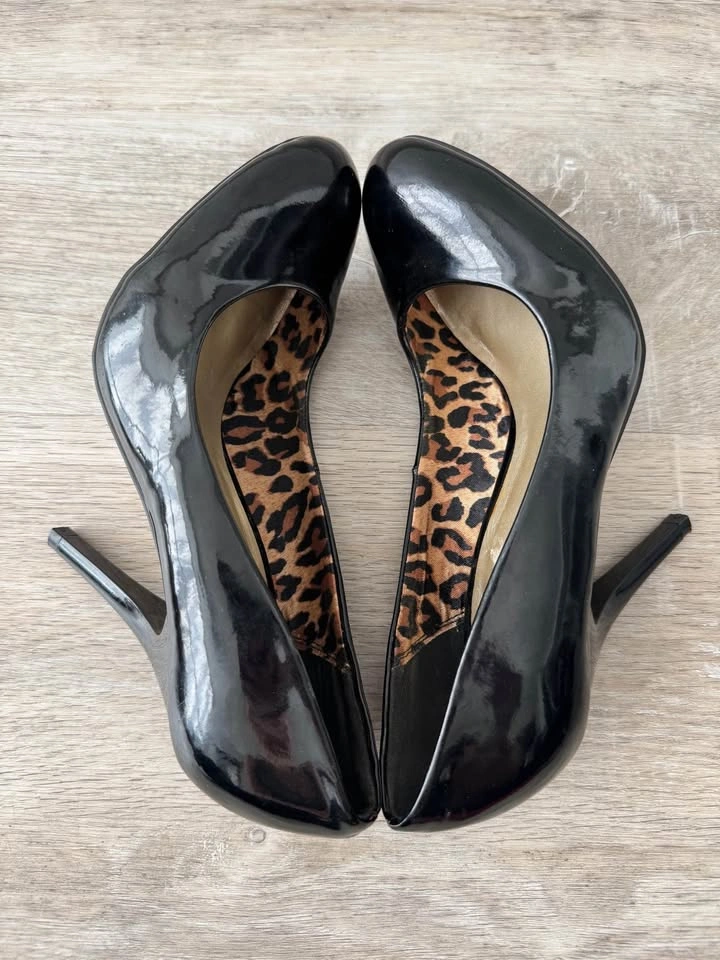 NEW — G by Guess patent leather heels — women’s 7 - photo 5