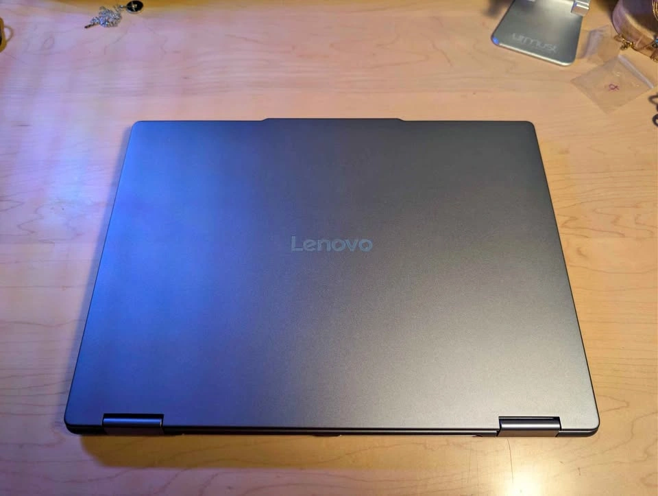 Lenovo Yoga 7i 14" OLED 2-in-1 Laptop (Core Ultra 7/16GB/1TB)