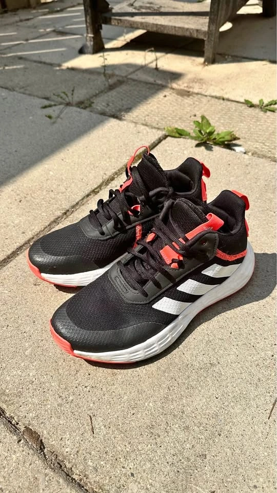 Adidas Black/White/Red Sneakers – Great Condition