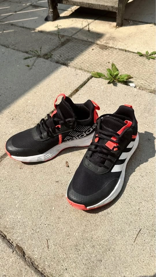 Adidas Black/White/Red Sneakers – Great Condition - photo 2