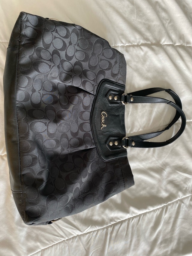 Authentic Coach handbag $30! - photo 2