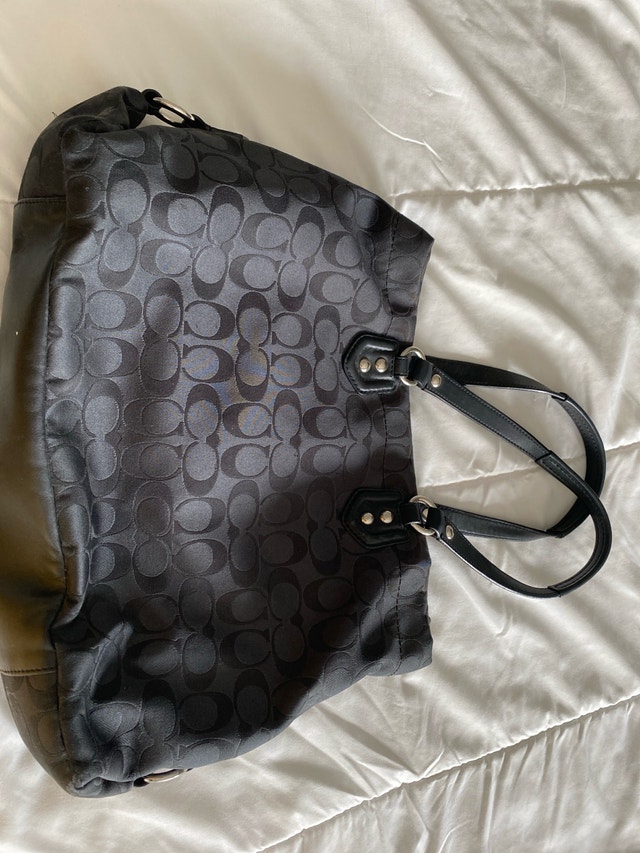 Authentic Coach handbag $30! - photo 3