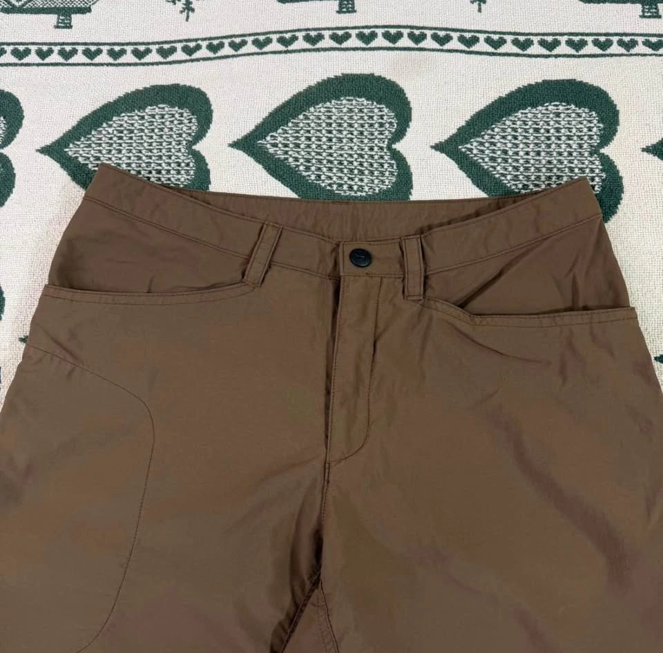 Mountain Hardware Hiking Shorts - photo 3