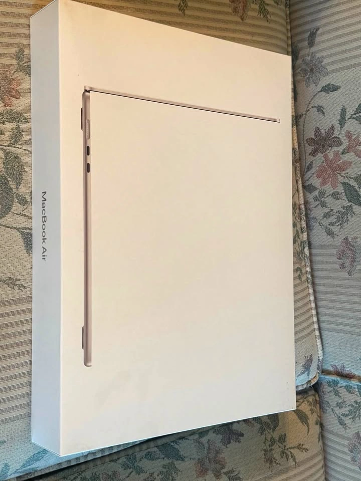 Macbook air sealed 15in 24GB 1TB