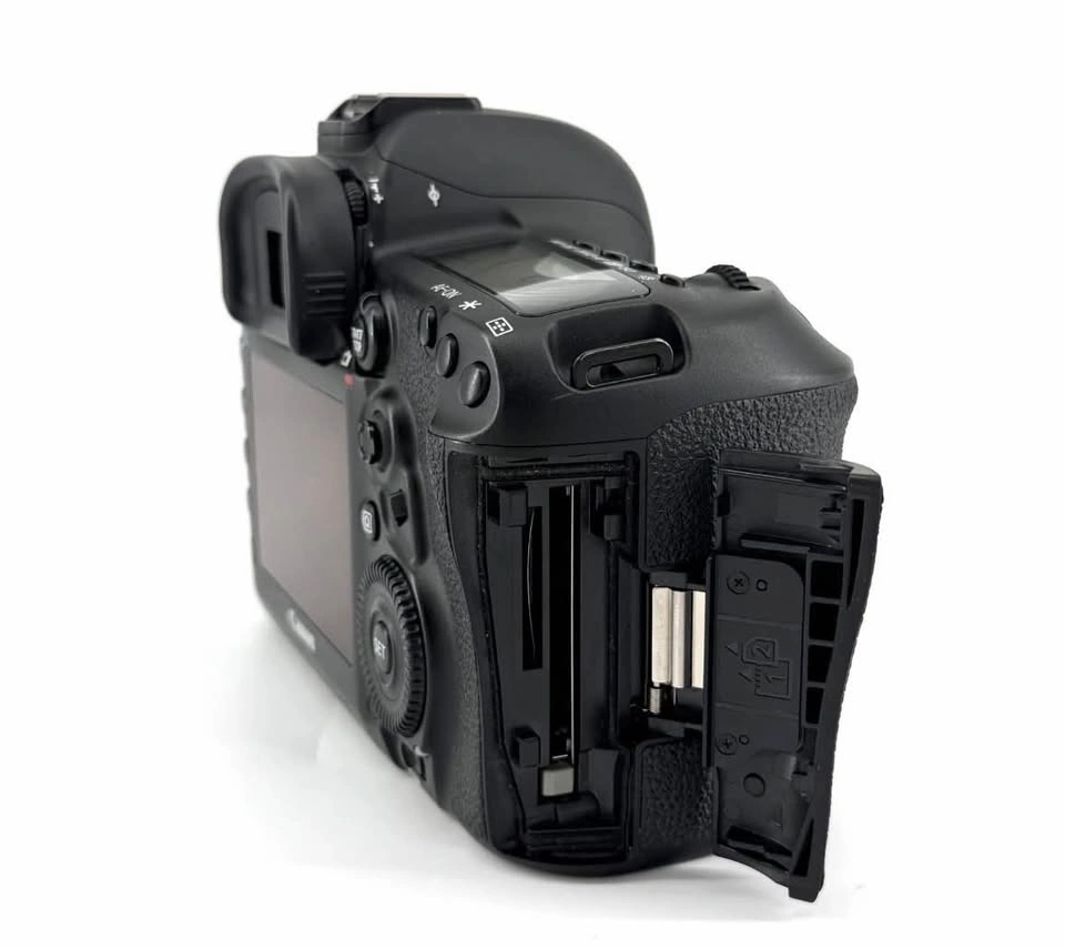 Canon EOS 5D Mark IV DSLR Camera Body + BG-E20 Battery Grip - photo 3