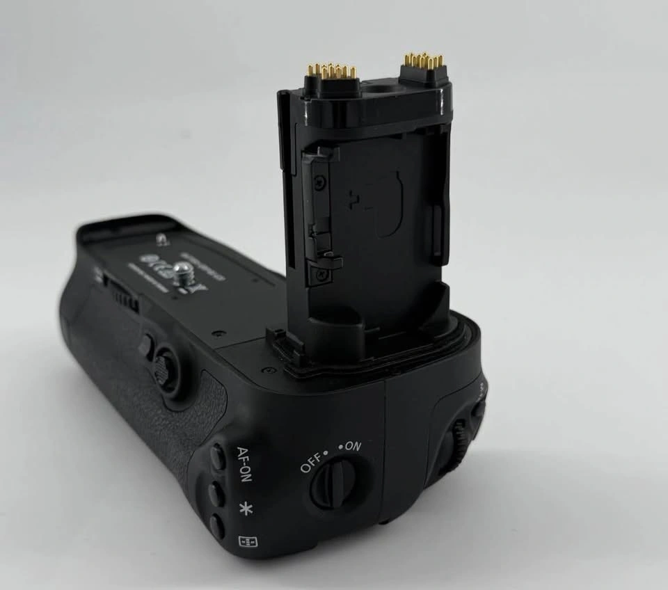 Canon EOS 5D Mark IV DSLR Camera Body + BG-E20 Battery Grip - photo 5