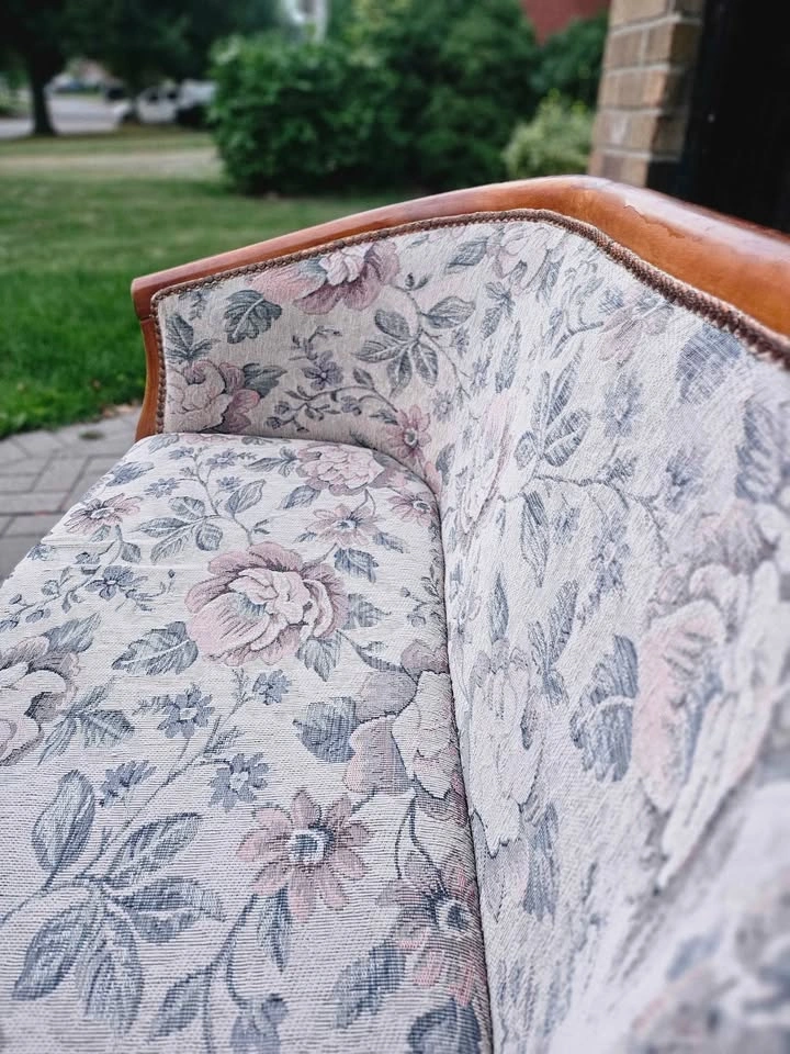 Vintage Floral Tapestry Settee - Carved Wood Loveseat - photo 3