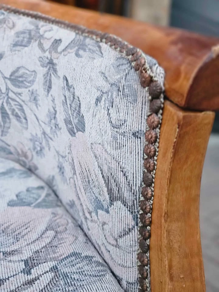 Vintage Floral Tapestry Settee - Carved Wood Loveseat - photo 4