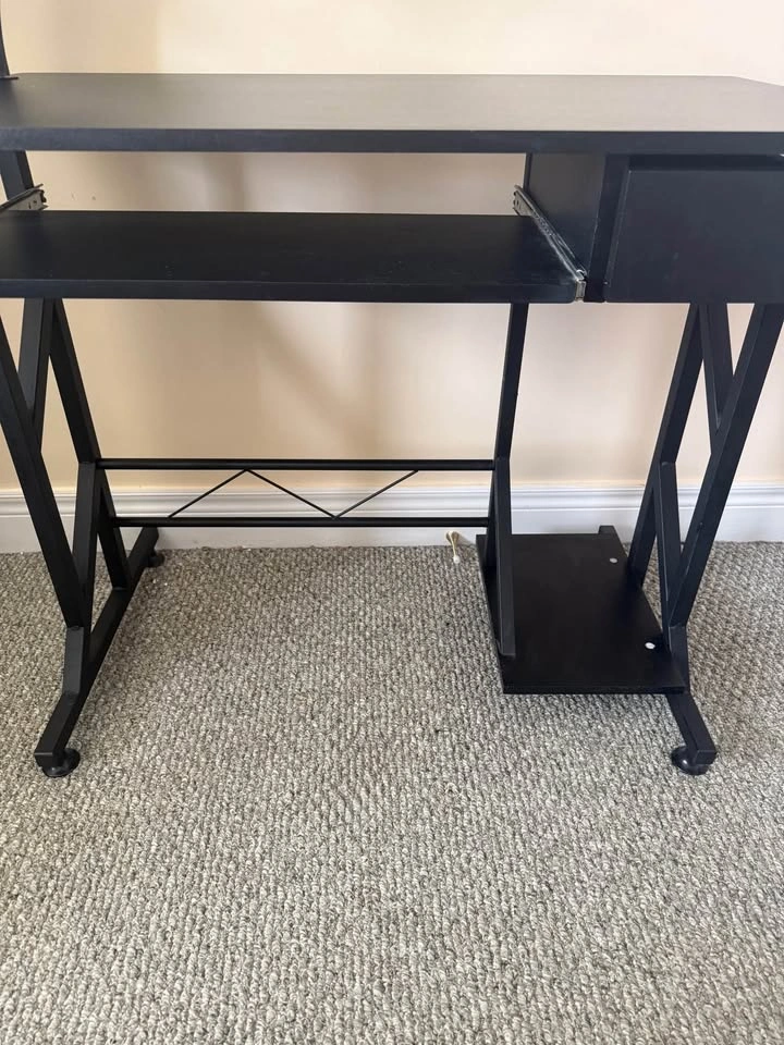 Computer or work desk - photo 5