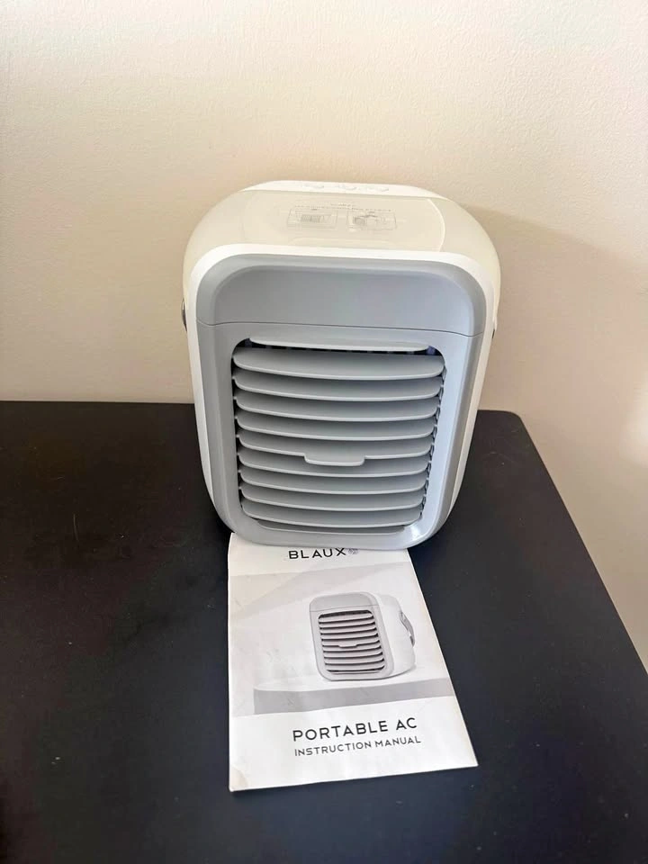 Portable desk AC
