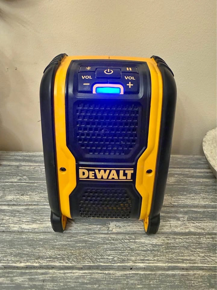 Dewalt bluetooth jobsite speaker (Battery not included)