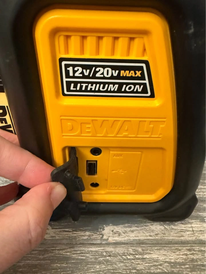 Dewalt bluetooth jobsite speaker (Battery not included) - photo 2
