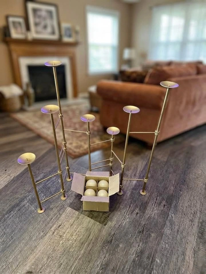 Candle adjustable tiered stand