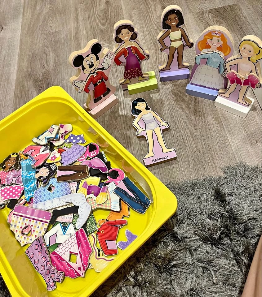 Melissa & Doug wooden magnetic doll dress up