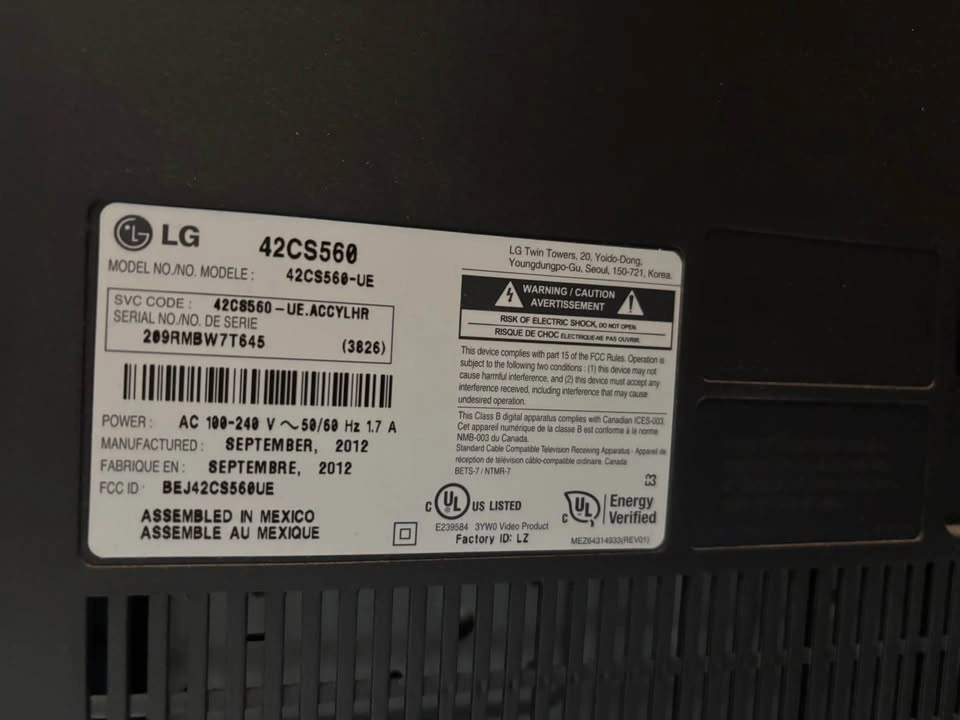 LG 42CS560 42" LCD TV - photo 2