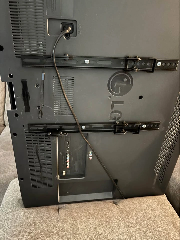 LG 42CS560 42" LCD TV - photo 3