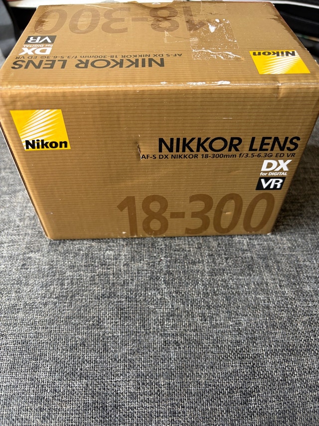 Nikon AF-S DX Nikkor 18-300mm