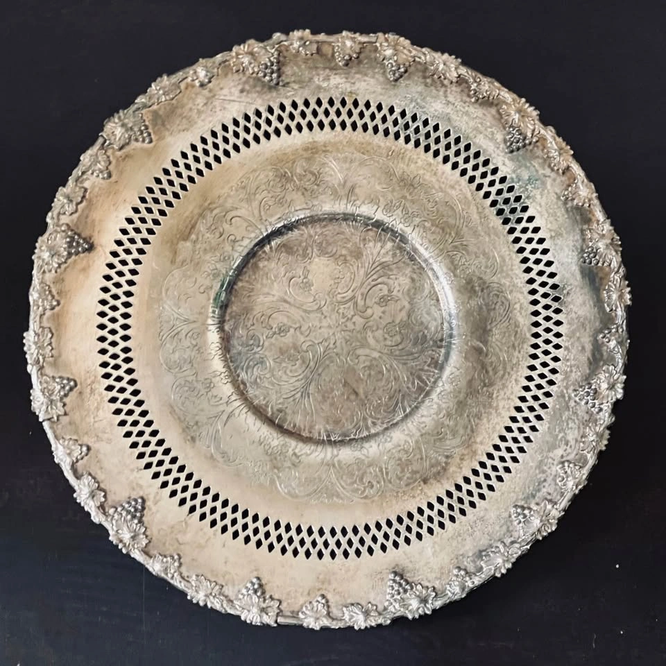 Wm. A. Rogers Old English Reproduction 10.5” Tray - photo 2