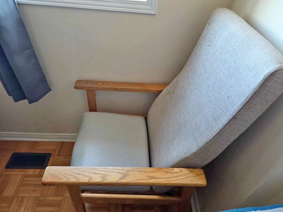 Cozy Reclining Armchair - Hardwood