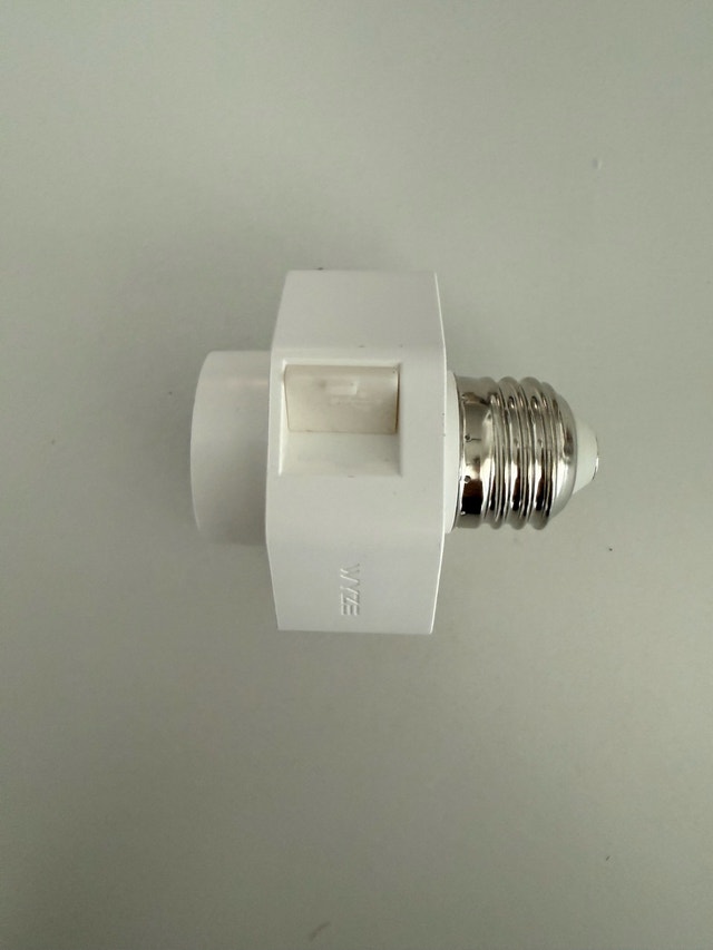 Wyze Lamp Socket - photo 3