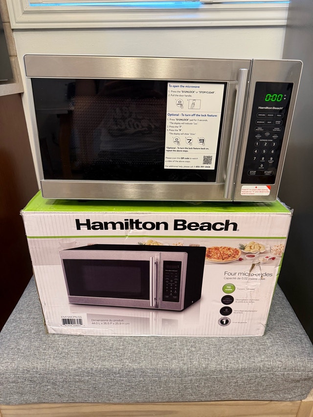 Hamilton Beach 0.7 cu.ft. Microwave - photo 2
