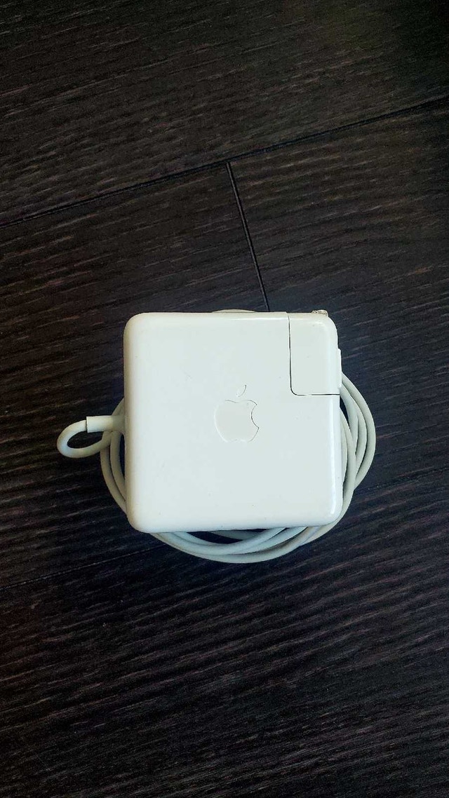 Apple 60W MagSafe Power Adapter