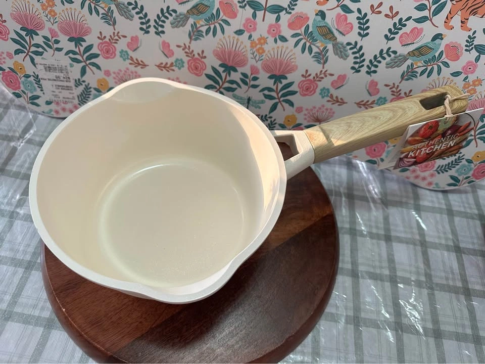 Authentic Kitchen Saucepan with Lid - photo 2