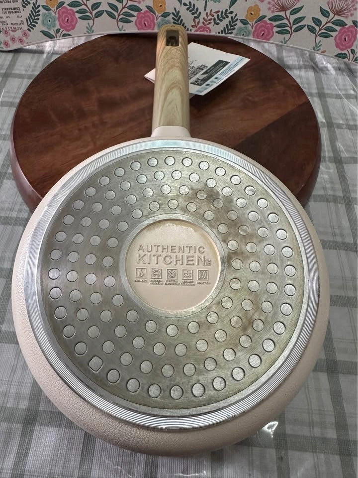 Authentic Kitchen Saucepan with Lid - photo 5