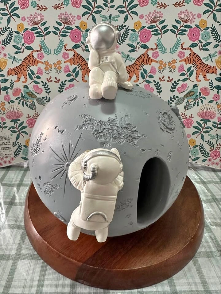 Astronaut Moon Figurine Decor Kleenex Dispenser Cover